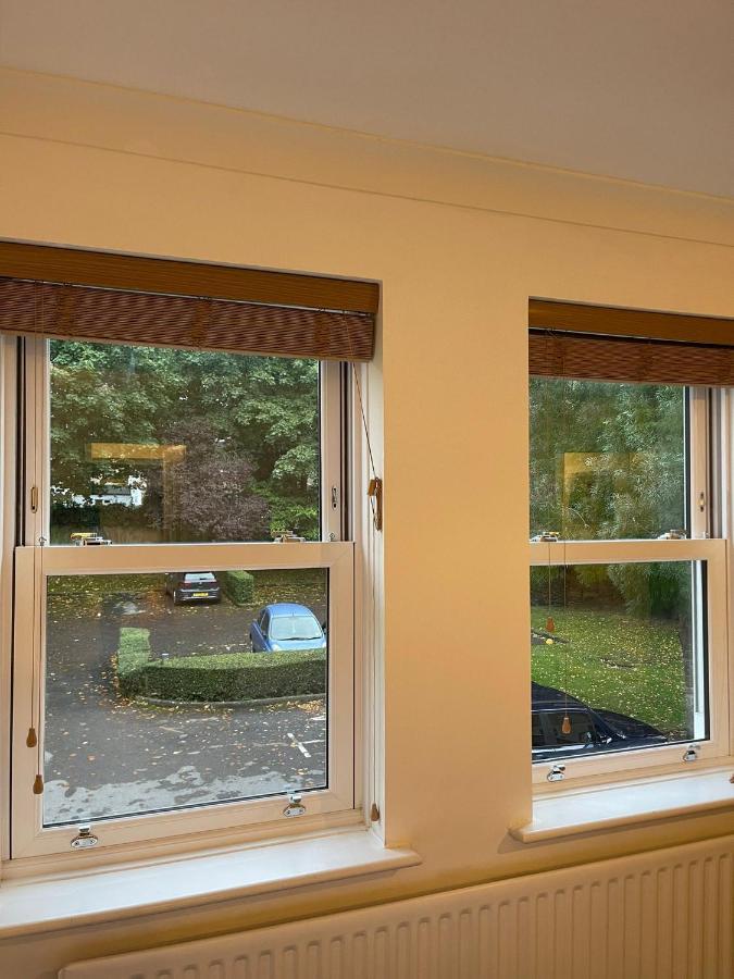 Stunning Studio Flat - Free Parking - 3 Min From Sutton Station Apartamento Exterior foto